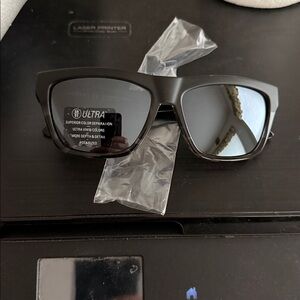 Kaenon lasers polarized mirror 2 tone Sunglasses Box and hardcase